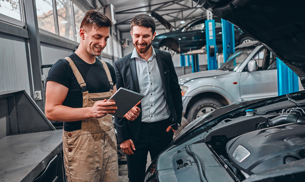 Intelligent Customer Capability: A customer discusses engine diagnostics with a mechanic.